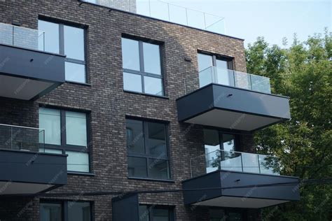 Façade rénovée de Prora et balcons modernes