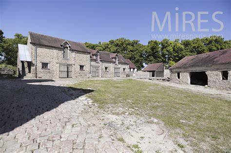 Ferme fortifiée du XVIIIe siècle rénovée