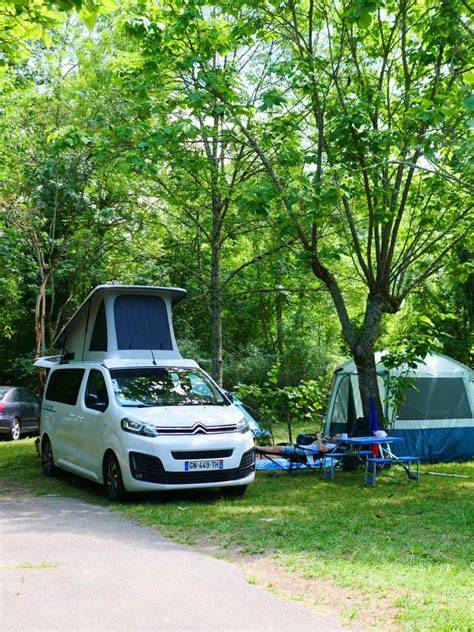Camping-car et tente chez habitant en Ariège