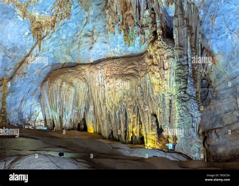 Grotte calcaire de Siju avec stalactites