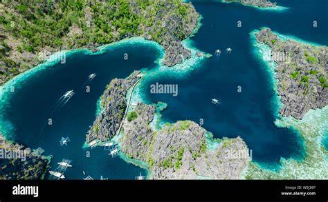 Vue aérienne des lagons de Coron