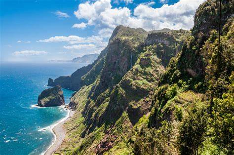 Paysages de Madère entre mer et montagne