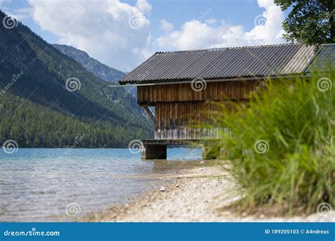 Cabane en bois au lac Plansee