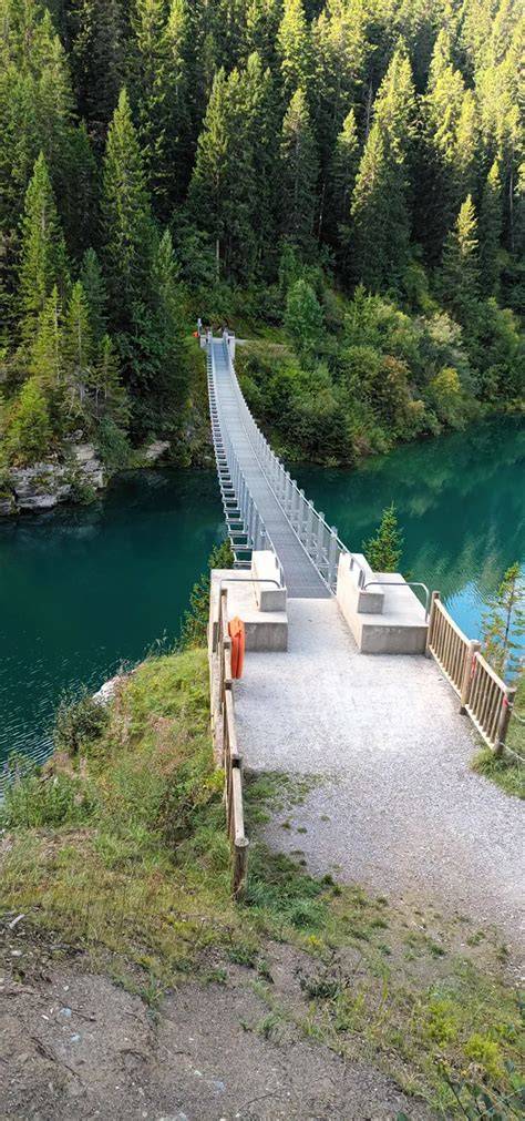Olpererhütte pont suspendu lac turquoise
