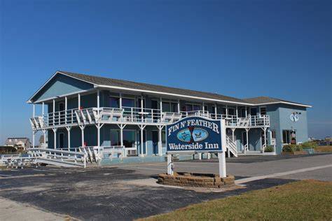 Fin N Feather Inn au bord du Roanoke Sound