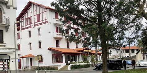 Façade historique de l’Hôtel de Paris à Hendaye