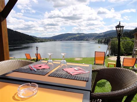 terrasse auberge au bord du lac