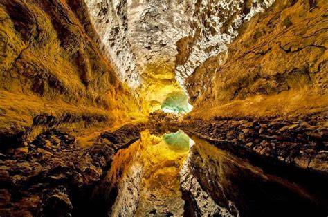 Cueva de los Verdes tunnel lave Lanzarote