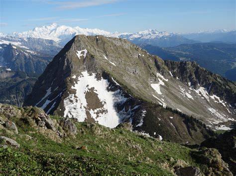 Crête du Roc de Tavaneuse vue Mont Blanc