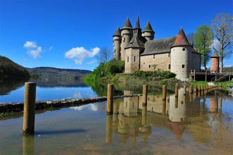 Château de Val et lac de Bort-les-Orgues