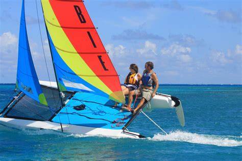 Famille naviguant sur un Hobie Getaway