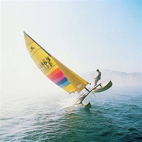 Hobie Cat 16 naviguant au trapèze