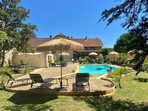 jardin piscine auberge Grand-Bassam