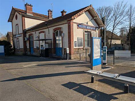 Gare de Villiers-Montbarbin près du Moulin Jaune
