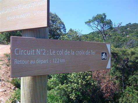 signalétique directionnelle sentier randonnée