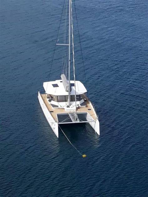 Catamaran Belle Kréole dans les fonds blancs