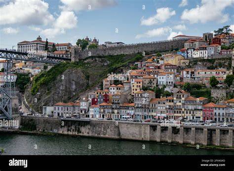 Pont Dom Luís I et maisons de Porto