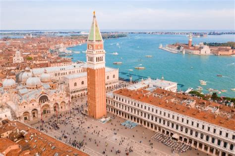 Venise canaux et place Saint-Marc