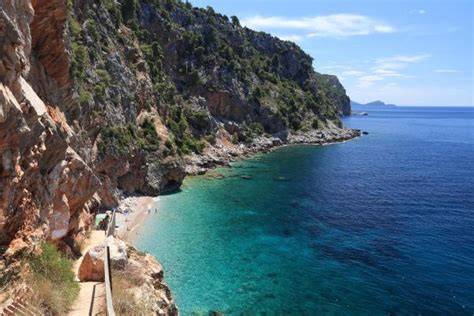 Plage de Pasjača dans les falaises de Konavle