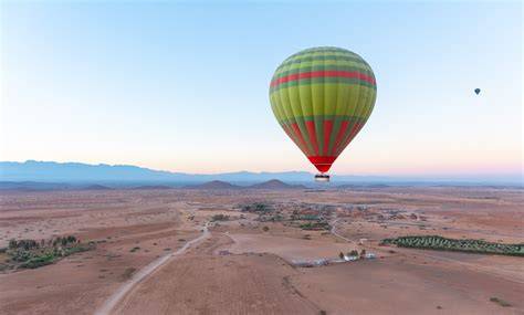 Montgolfière au-dessus de Marrakech et Atlas