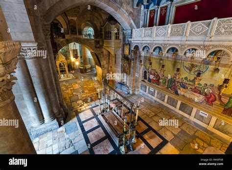 Saint-Sépulcre Jérusalem intérieur pèlerins