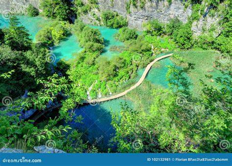 Passerelles bois lacs Plitvice cascades