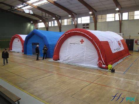 Base de secours avec tentes gonflables