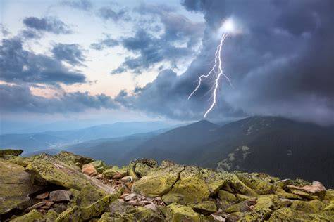 orage montagne randonnée éclairs crête