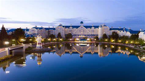 Disney Newport Bay Club au bord du Lac Disney