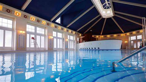 Descriptif piscine intérieure nautique Newport Bay