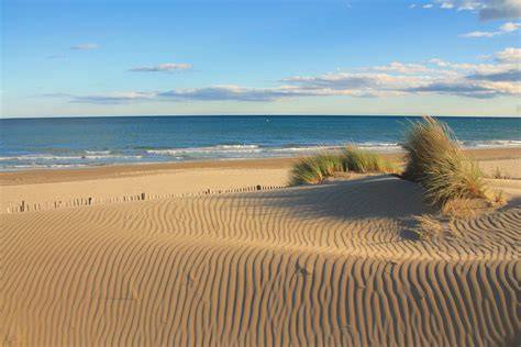 Plage méditerranéenne en Occitanie