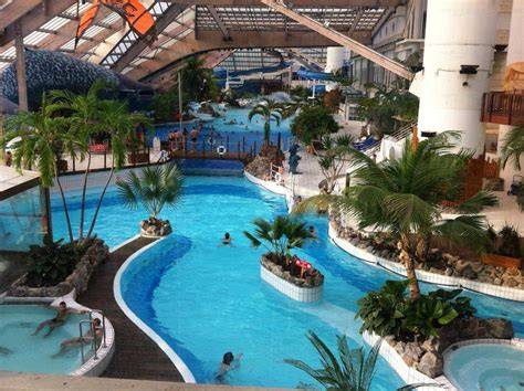 Parc Aquaboulevard piscines toboggans plage sable