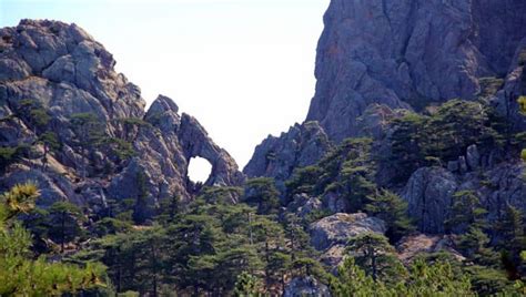 Aiguilles de Bavella vues depuis le Trou de la Bombe