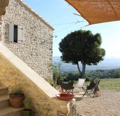 Gîte en pierre sèche dans la Drôme