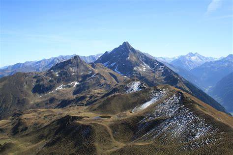 Alpages et montagnes du Tyrol autrichien