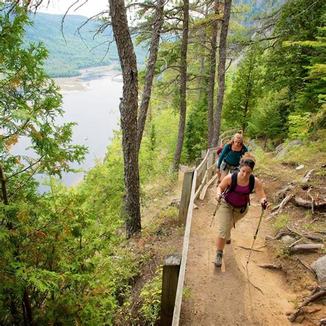Randonnée pédestre sur les sentiers du Mont-Orford