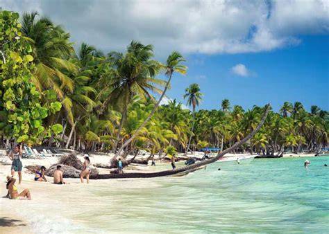 Île de Saona plages sable blanc bateau