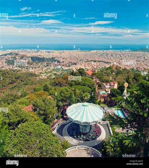 Sommet du Tibidabo et vue sur Barcelone