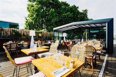 Cocktail création sur terrasse de restaurant
