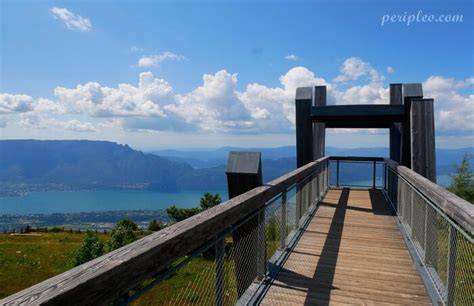 Passerelles du Revard au-dessus du lac