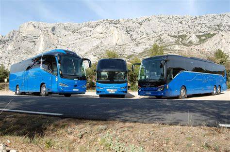 Autocar Marseille Hyères sur route côtière