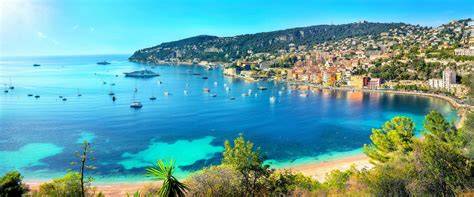 Côte d’Azur vue mer et villages méditerranéens