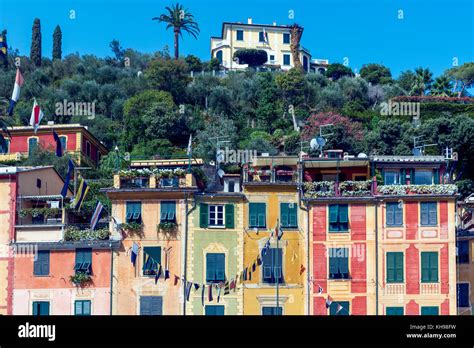Riviera ligure maisons colorées vue mer
