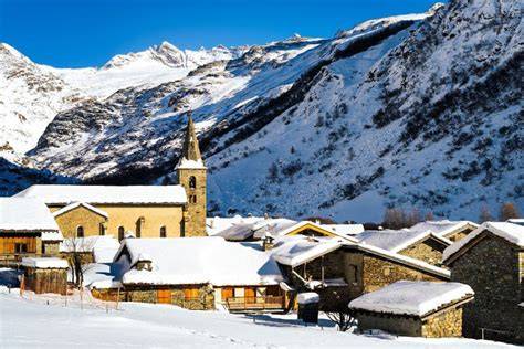 Village savoyard enneigé de Valmorel