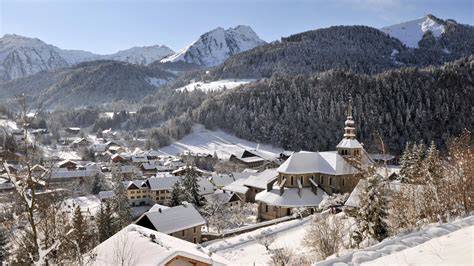 Panorama enneigé de Morzine et des Alpes
