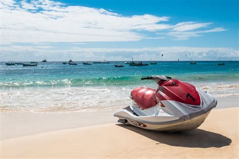 Jet ski devant la plage de Santa Maria