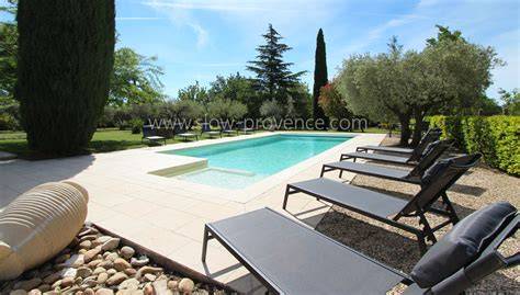 piscine chauffée et pataugeoire familiale