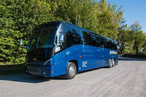 Autocar moderne pour voyage de groupe