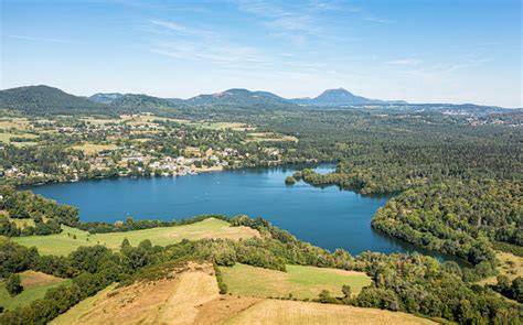 Lac d’Aydat et office de tourisme