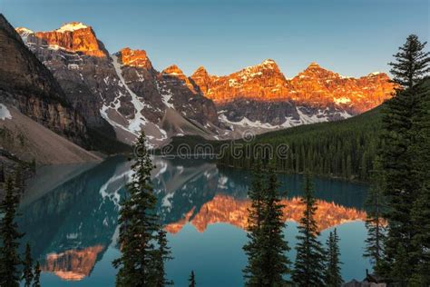 lever soleil lac Moraine montagnes